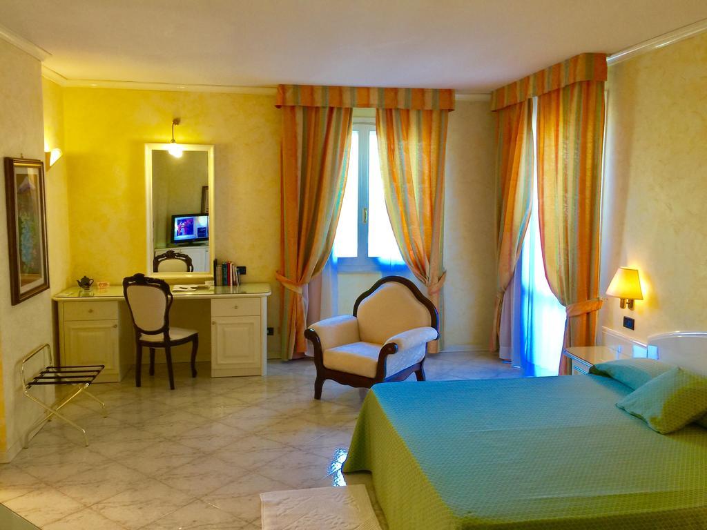 Hotel Villa Leri Monte Colombo Exterior photo
